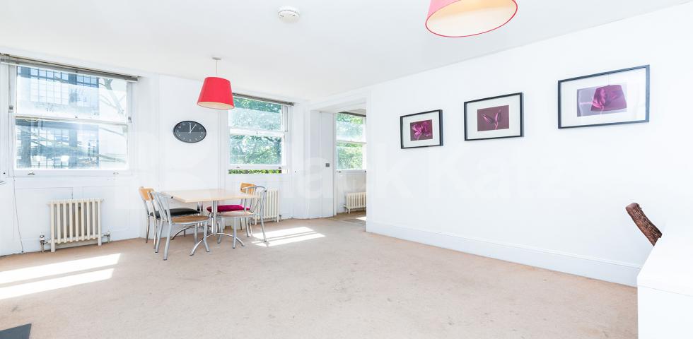 			SPACIOUS 3 BED TWO BATH IN BLOOMSBURY!, 3 Bedroom, 1 bath, 1 reception Flat			 Bloomsbury Place , BLOOMSBURY / RUSSELL SQUARE